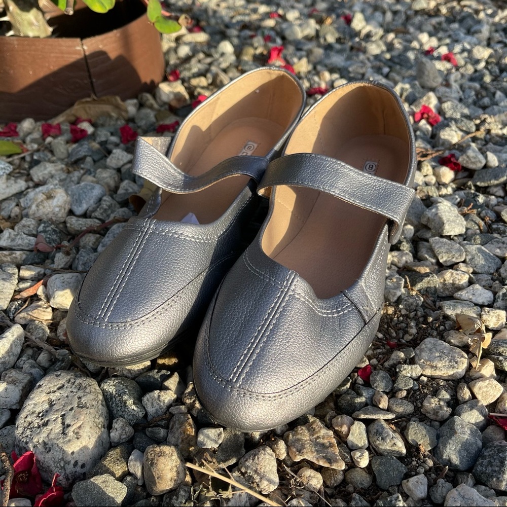 NWT Cinak Orthopedic Flats w/ Velcro Strap
